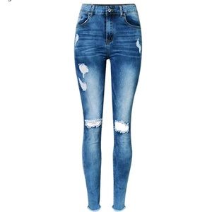 NWT Casual Ripped Holes Stretch Skinny Jeans.